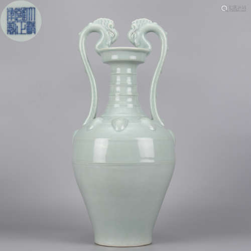 A Celadon Glaze Amphora Qing Dynasty