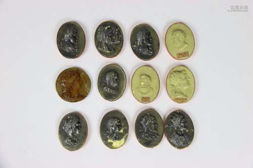 Collection de onze médaillons à décor de personnages antique...