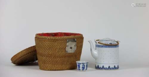 ASIE Chine : Service à thé dans un panier, composé d'un bol ...