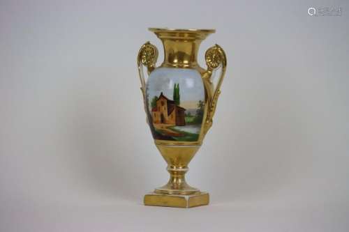 Vase en porcelaine à décors d'une auberge et d'une scène bac...