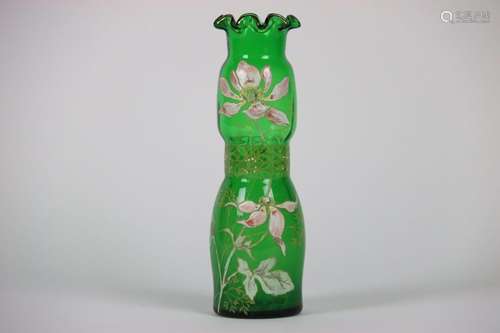 ART NOUVEAU.  Vase vert émaillée à décor de fleurs rose non ...