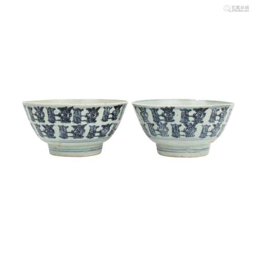 Zwei große unterglasurblaue Rundschalen.TEK SING/CHINA, 1820...