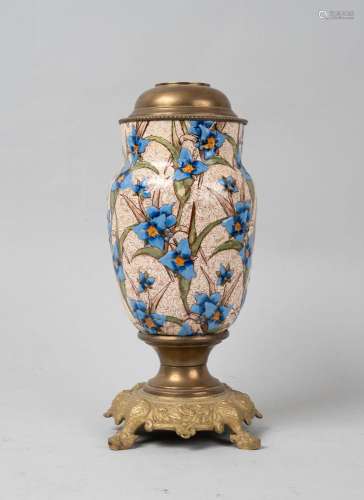 GIEN, vers 1900. Lampe en faïence à décor de fleurs bleues é...