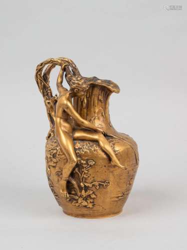 Alexandre VIBERT (1847-1909)Pichet en bronze doré à patine o...