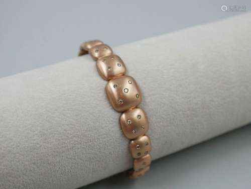 Bracelet demi-jonc en or rose brossé 9k composé de motifs qu...