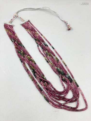 Collier composé de 8 rangs de tourmalines multiclores.Poids ...