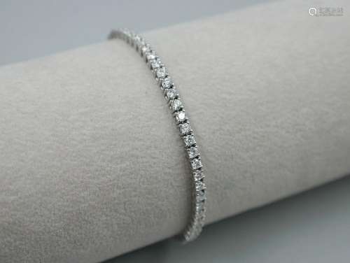 Bracelet ligne souple en or blanc 18k orné de 63 diamants ta...