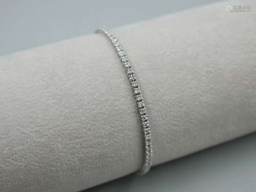 Bracelet ligne souple en or blanc 18k orné de 75 diamants ta...