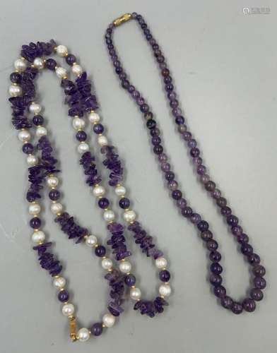 Lot : - Collier de perles d'améthystes en chute - Sautoir am...