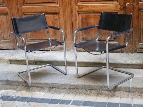Paire de fauteuils design dans le goût de Marcel BREUR. Stru...