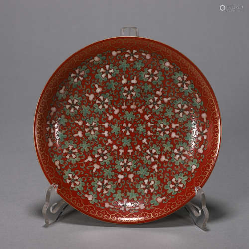 An iron red flower porcelain plate