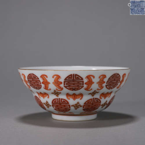 An iron red gilt bat porcelain bowl