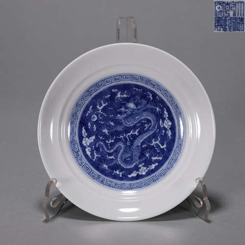 A blue and white dragon porcelain plate