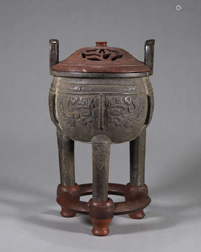 A taotie patterned double-eared copper pot