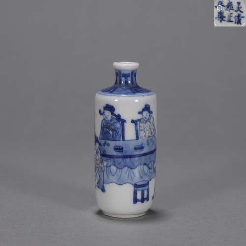 A blue and white figure porcelain snuff bottle