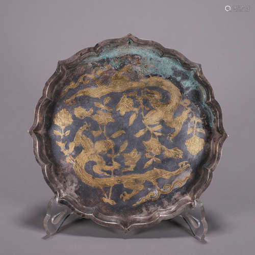 A dragon patterned flower shaped gilding silver plate