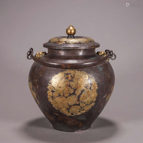 A flower patterned loop-handled gilding silver jar