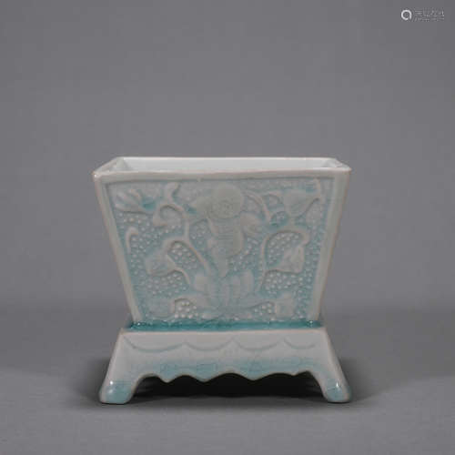 A Hutian kiln celadon porcelain censer