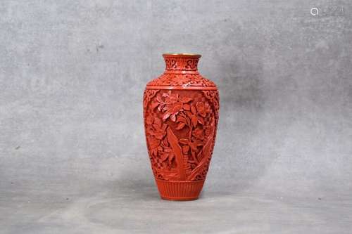 CHINE-PEKIN. Vase balustre en bronze laqué