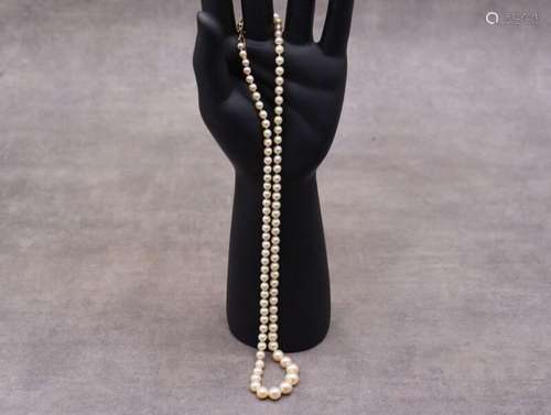 Collier de perles de cultures en chute, fer