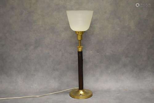 Lampe MAZDA. Dimensions : 68,5 cm x 21 cm