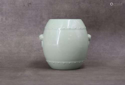 CHINE. Pot en porcelaine émaillé à décor de