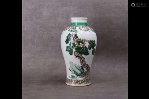 CHINE. Vase en porcelaine à décor d'un arbr