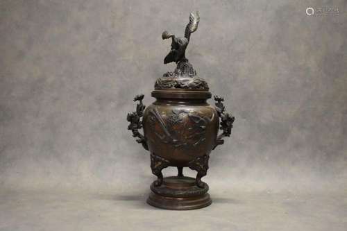 CHINE. Brule parfum tripode en bronze couve