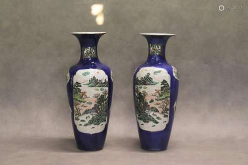 CHINE. Paire de vases balustres en porcelai