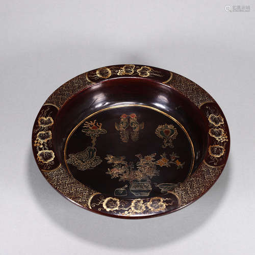 A gilt lacquer basin