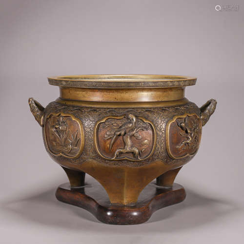 A flower and bird patterned copper censer