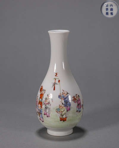 A famille rose figure porcelain yuhuchunping