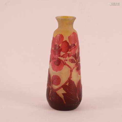 VASE ART NOUVEAU TRONCONIQUE AU COL ÉTRANGLÉ de GALLÉ<br />
...