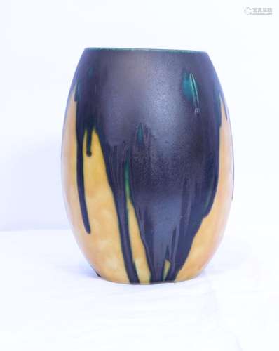 VASE EN CÉRAMIQUE 1925 de Louis DAGE (1878-1963)<br />
De fo...