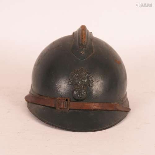 CASQUE ADRIAN DE L'ARMÉE FRANÇAISE POUR LA GUERRE 1914-18<br...