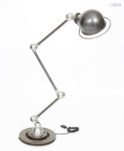 LAMPE DE BUREAU ARTICULÉE "JIELDE"<br />
En acier ...