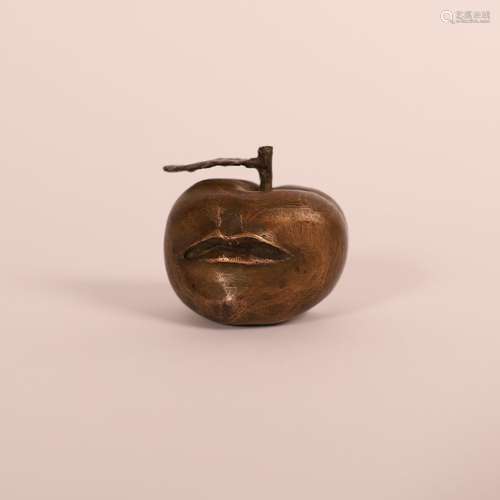 POMME BOUCHE de Claude LALANNE (1925-2019)<br />
Bronze bros...