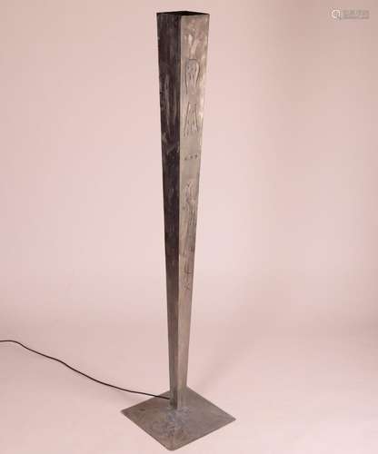 LUMINAIRE "TOTEM" d'Olivier GARCIA (né en 1956)<br...