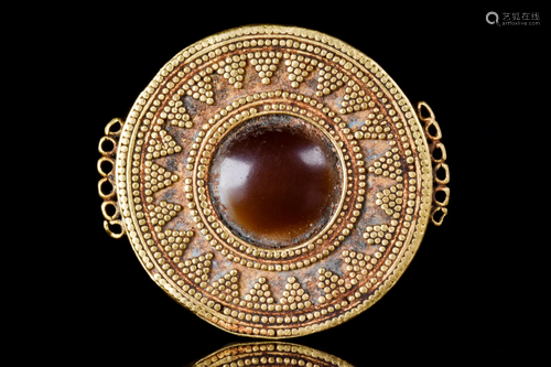 GREEK HELLENISTIC GOLD FILIGREE PENDANT WITH CENTRAL AGATE C...