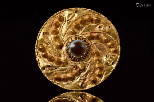 HELLENICTIC GOLD BROOCH WITH AGATE EYE