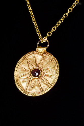 GREEK HELLENISTIC GOLD PENDANT WITH GARNET