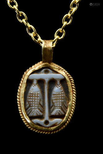 ROMAN GOLD PENDANT WITH TWO FISH SARDONYX CAMEO