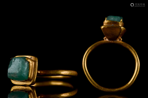 ROMAN GOLD RING WITH EMERALD