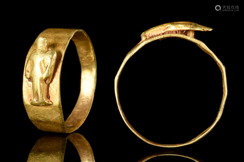 ROMAN GOLD RING WITH STANDING GOD