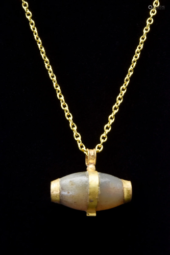 ROMAN GOLD AND AGATE PENDANT