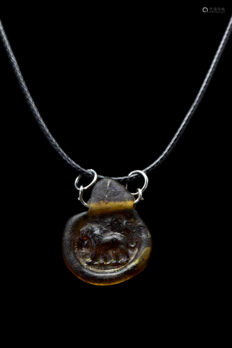 ROMAN GLASS PENDANT WITH LION