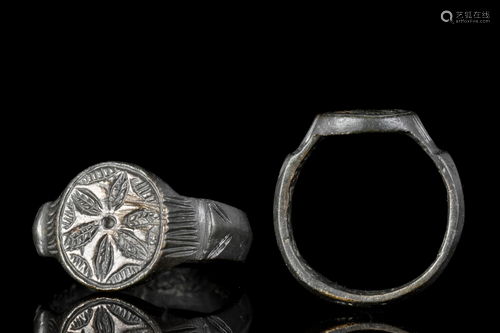 ROMAN BRONZE RING WITH FLORAL PATTERN