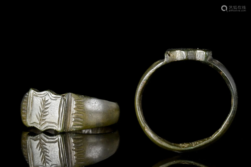 ROMAN BRONZE RING WITH PALM BRANCH