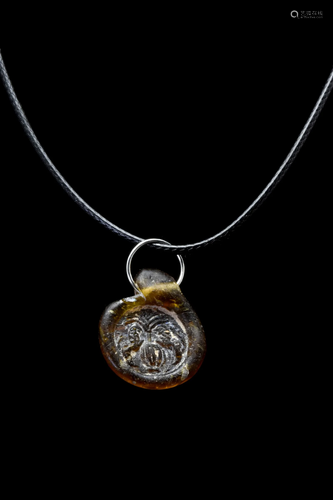 ROMAN GLASS PENDANT WITH SQUIRELLS NEAR A PALM TREE