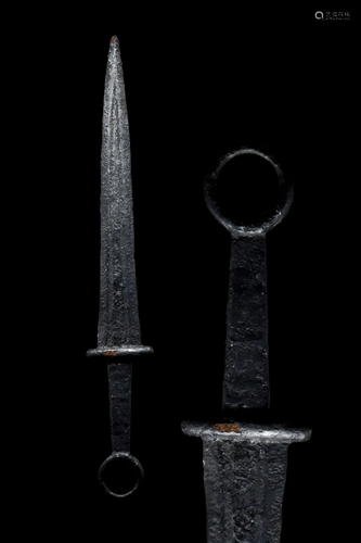 ROMAN IRON SHORT SWORD WITH RING POMMEL